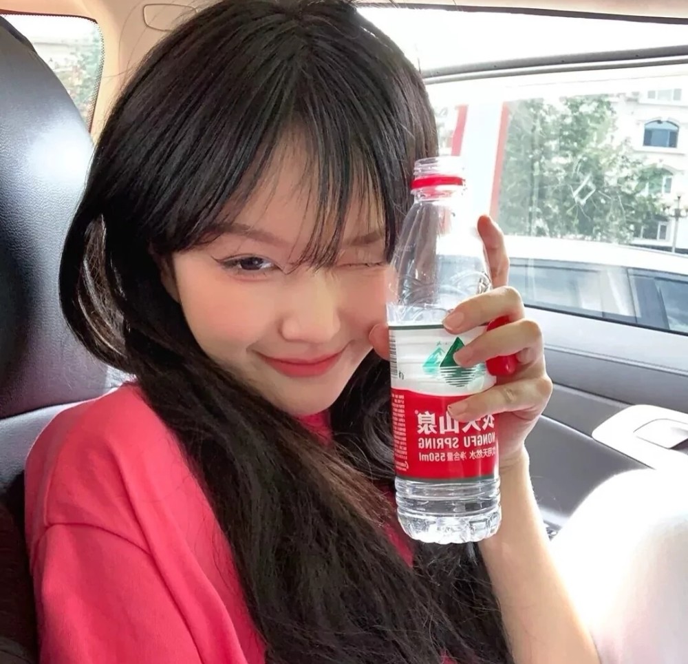 优质女生头像提供,侵权联系删,喜欢点关注,文案喜欢的话自己拿 小肚腩