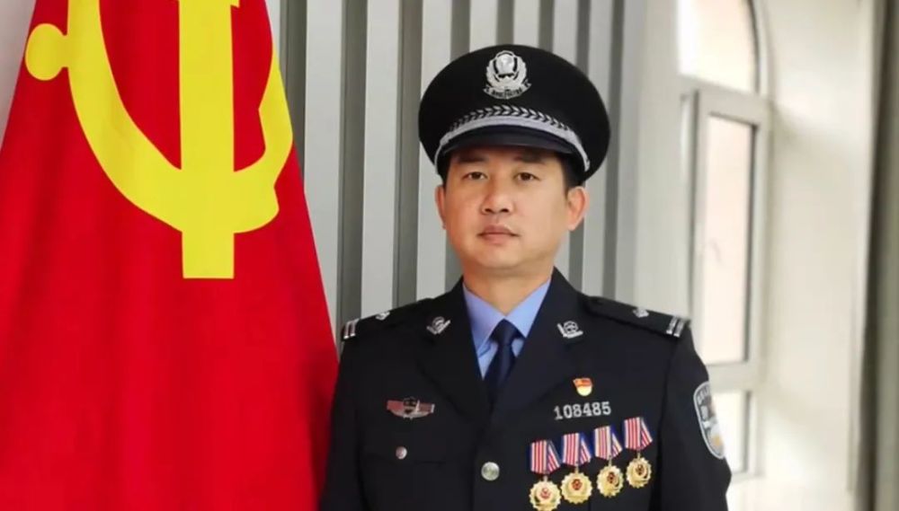 党旗飘扬致敬榜样丨王旭筑牢铜墙铁壁谱写平安曲