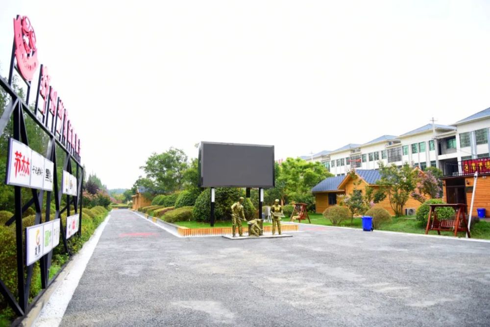 江苏省徐州市邳州市邹庄镇花园路1号邳州炒货电商产业园邳州炒货电商