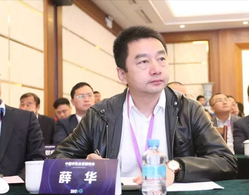 获得硕士学位后,薛华留在广东工作,成为广东农科院的一名研究员.