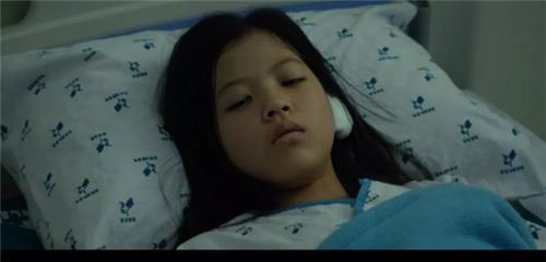 锅,飘来了阵阵肉香,饿极了小苏丽就趁着燕志云上厕所的机会跑到了厨房