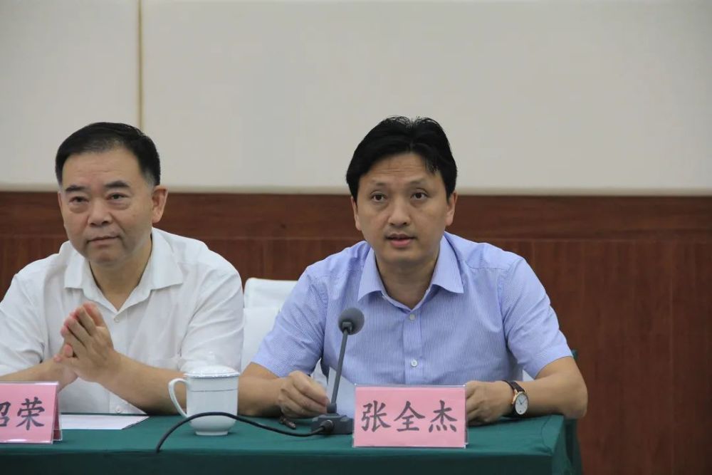 签约仪式由市委常委,副市长张全杰主持.