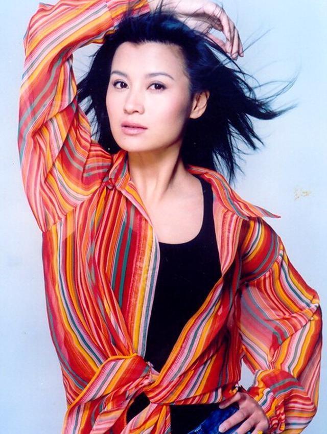 与丈夫李幼斌是影坛伉俪,《围城》演唐晓芙,父母是知名影视导演