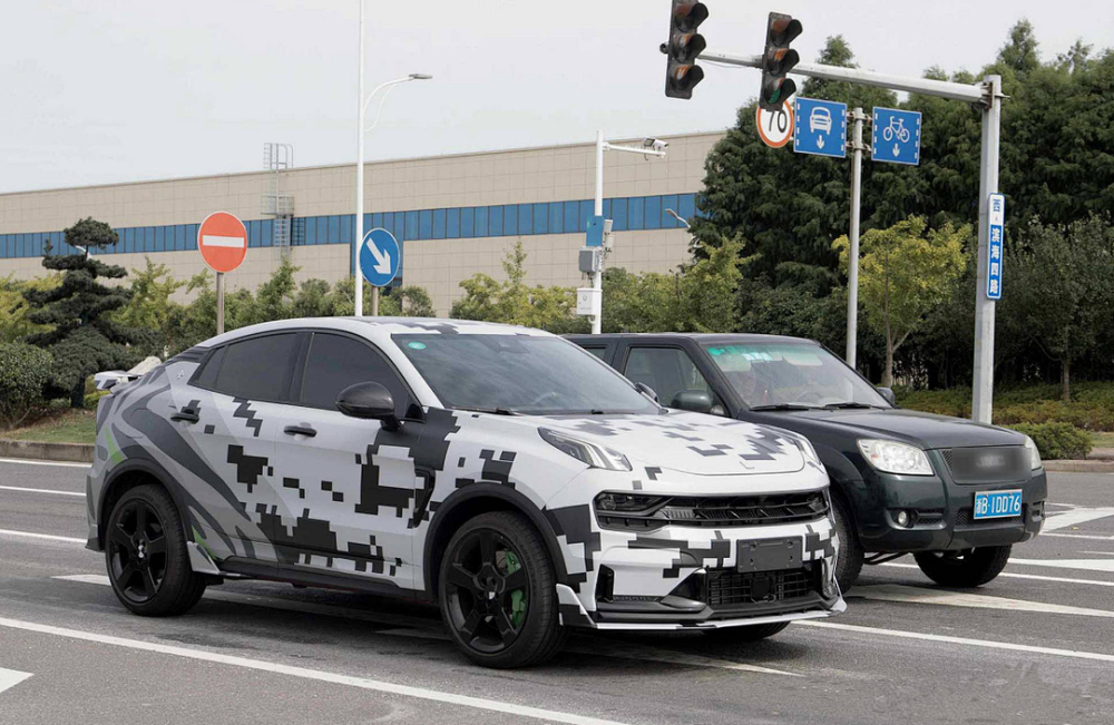 带加号的领克SUV实车亮相，蛙眼灯，绿卡钳，265匹非等闲