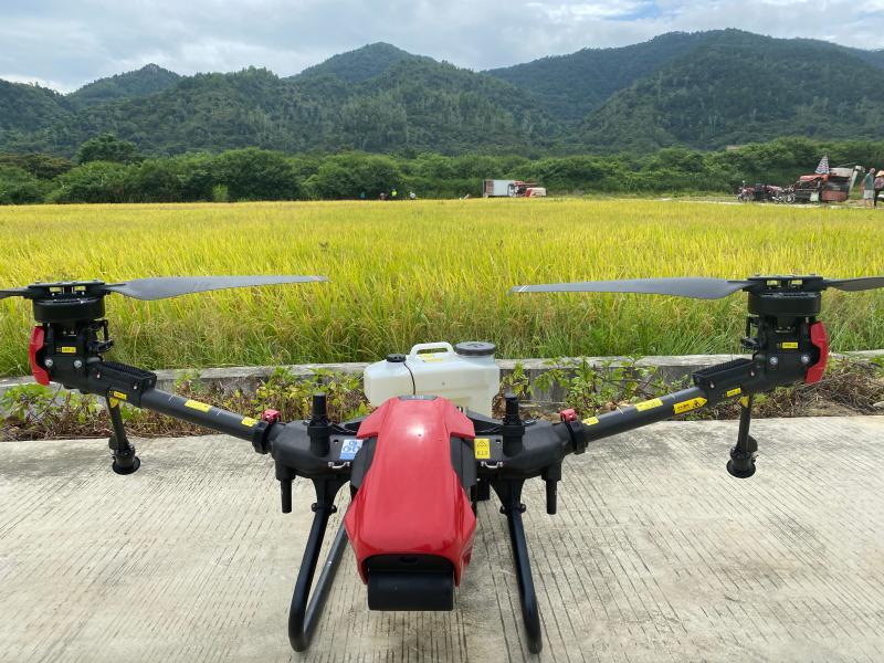据了解,极飞科技今年在四会的稻田间首次全程记录并公布农户使用其