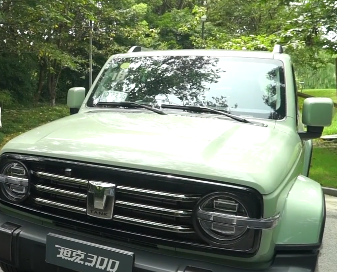 坦克300新款减配越野功能降低油耗！标配双层玻璃隔音堪比奔驰大G