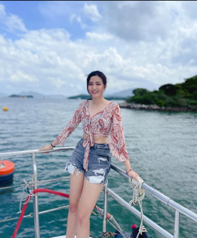 冯盈盈唔益《后生仔》船p,包到披肩不离身 网友