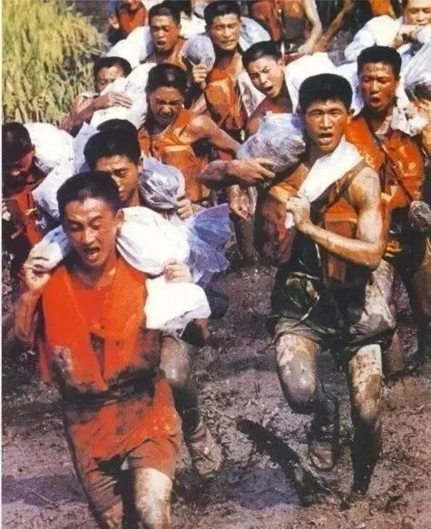 1998年特大洪水老照片回顾感慨万千