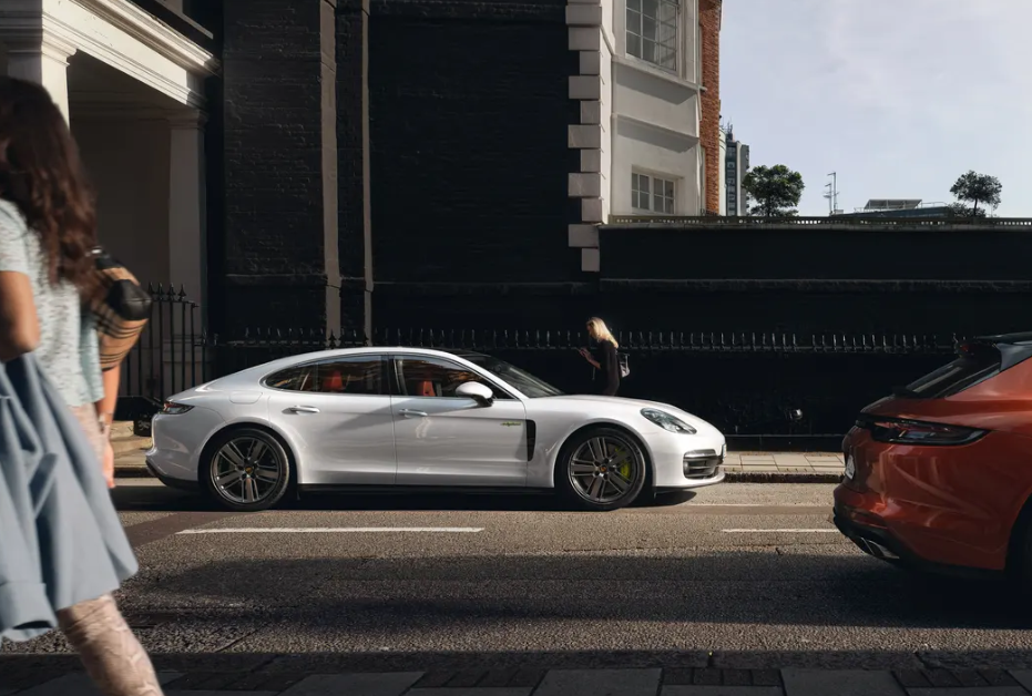 玛莎拉蒂和保时捷，是一个档次，不是一个量级