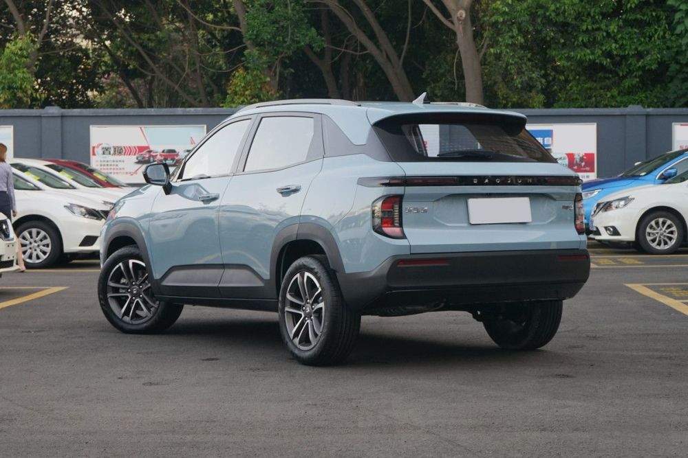 双色车身＋1.5T动力，宝骏RS-3的配置还很高，哪款更值得选？