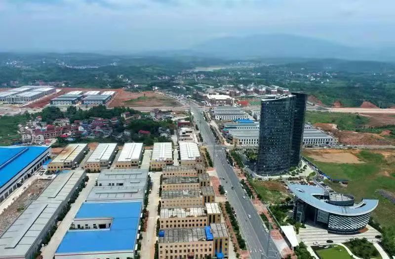 今天,《湖南日报》整版推介多彩新邵