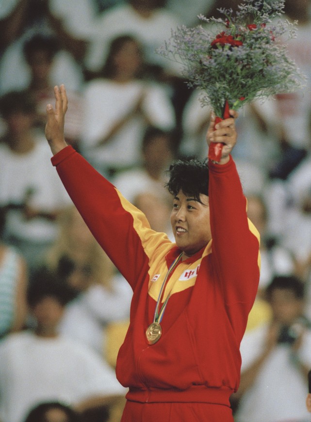 1988年汉城奥运会,许艳梅夺得女子跳水10米跳台冠军,为中国代表团夺下