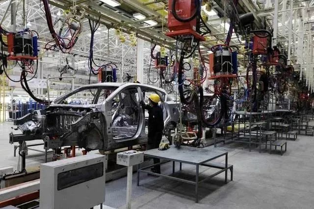 汽车零部件行业是如何见招拆招的｜产业观察