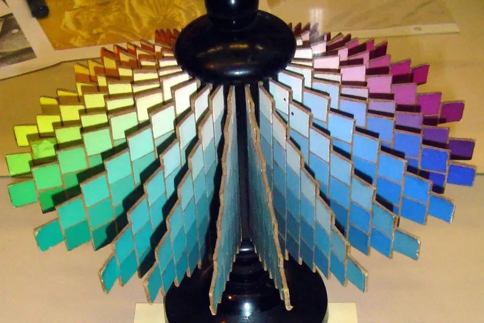 奥氏色立体680色实物模型 ostwalds color solid, 1918, 图片来自