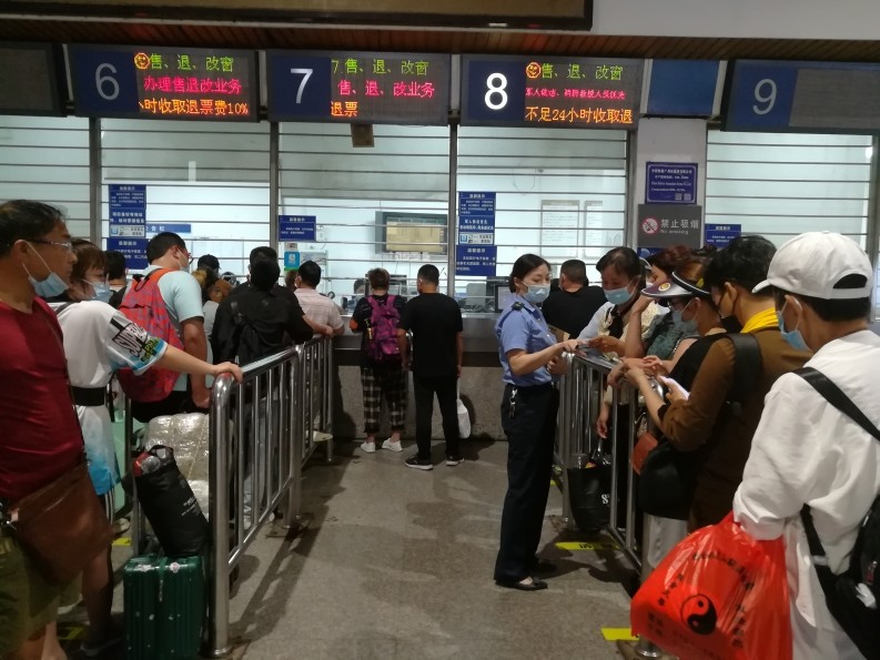 佛山火车站旅客列车今起陆续恢复通行车站有序疏导旅客2000多人