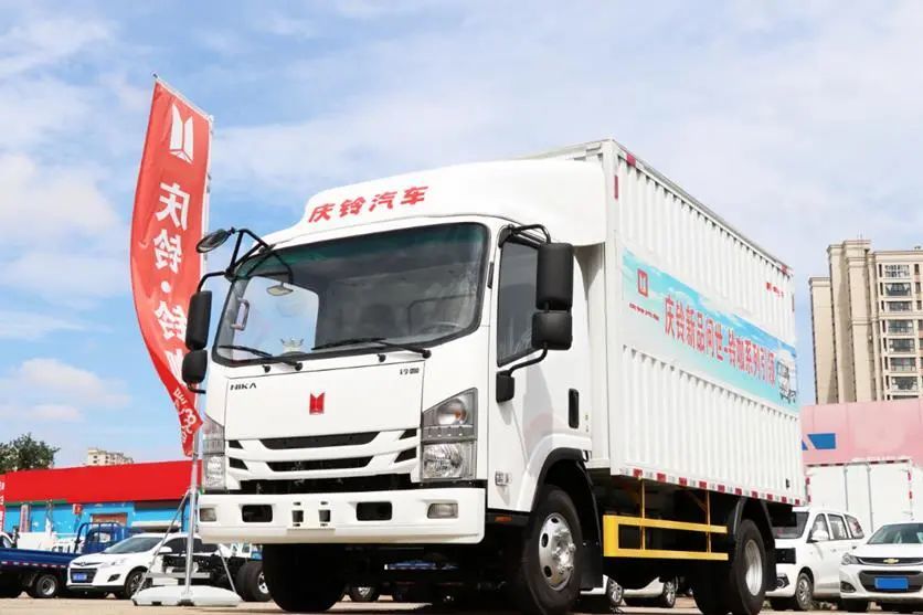 吸收五十铃基因，双内饰可选，庆铃自主打造的铃咖NIKA轻卡实拍评测