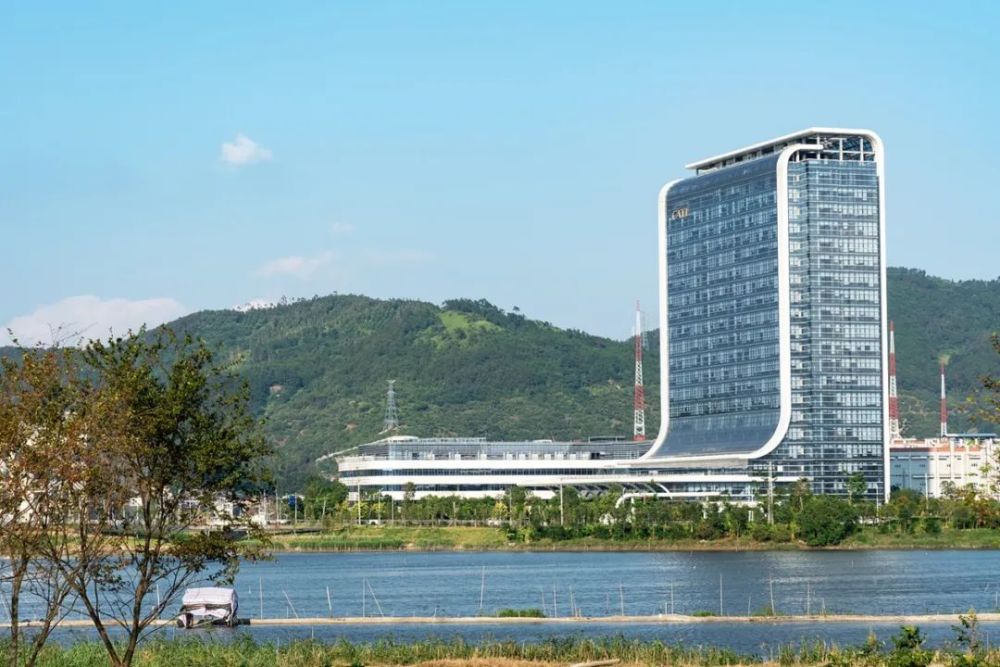 （文字版）一周大事件：动力电池荒？斯柯达退出中国？奔驰2030年退燃？