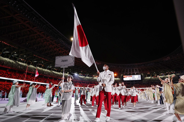 第32屆夏季奧林匹克運動會開幕式在日本東京舉行