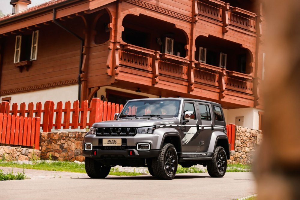 国产版“奔驰大G”，三把锁＋分时四驱，起步就是2.0T，能加92号油