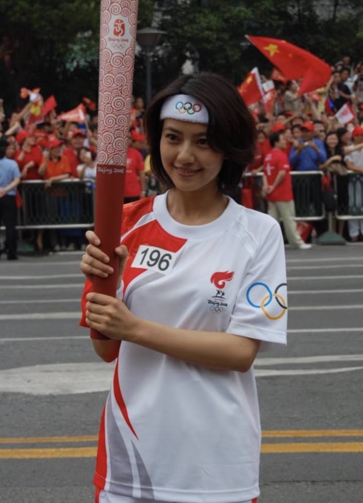 "奥运女孩"惊艳世界背后:有人走红,有人瘫痪,有人被骂博眼球_腾讯新闻