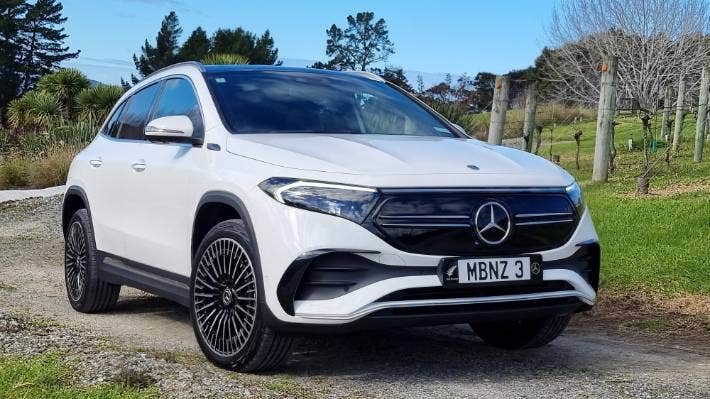 梅赛德斯-奔驰 EQA 250价格昂贵，选它还是选择特斯拉？