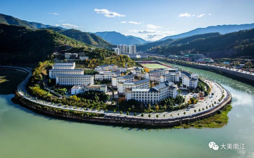 对比看变化之南江七一中学发展变化史