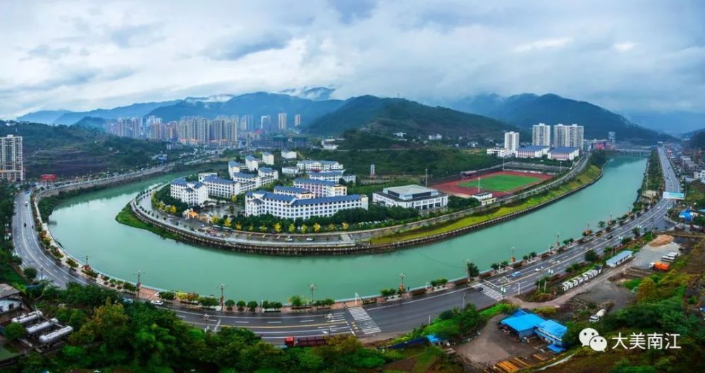 对比看变化之南江七一中学发展变化史