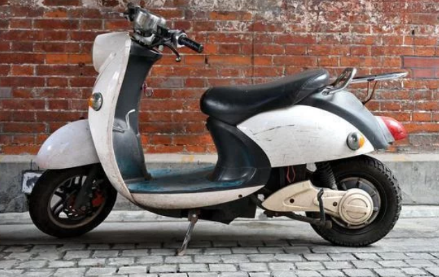 最伤电动车电池的5种充电方式，不少人在犯！一次可能就充坏！