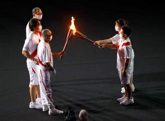 81岁老人传递奥运火炬 原籍中国 后成棒球之王 与阿里贝利齐名 全网搜