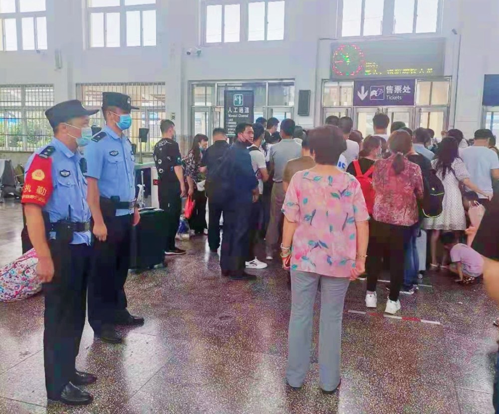 河南商丘虞城县车站派出所妥善安排滞留旅客