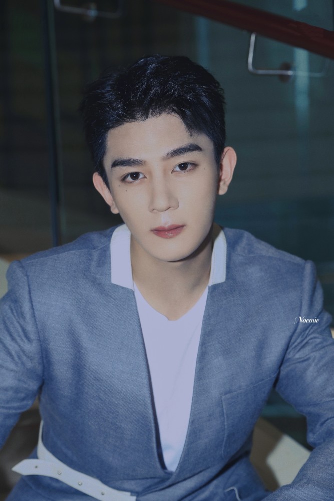 爱豆壁纸夏之光花与少年