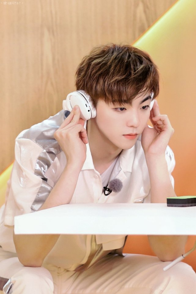 新闻 你是我生活里的甜味剂@陈立农 打开腾讯新