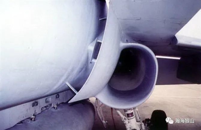 战斗机进气道为何要尽量避开附面层气流?