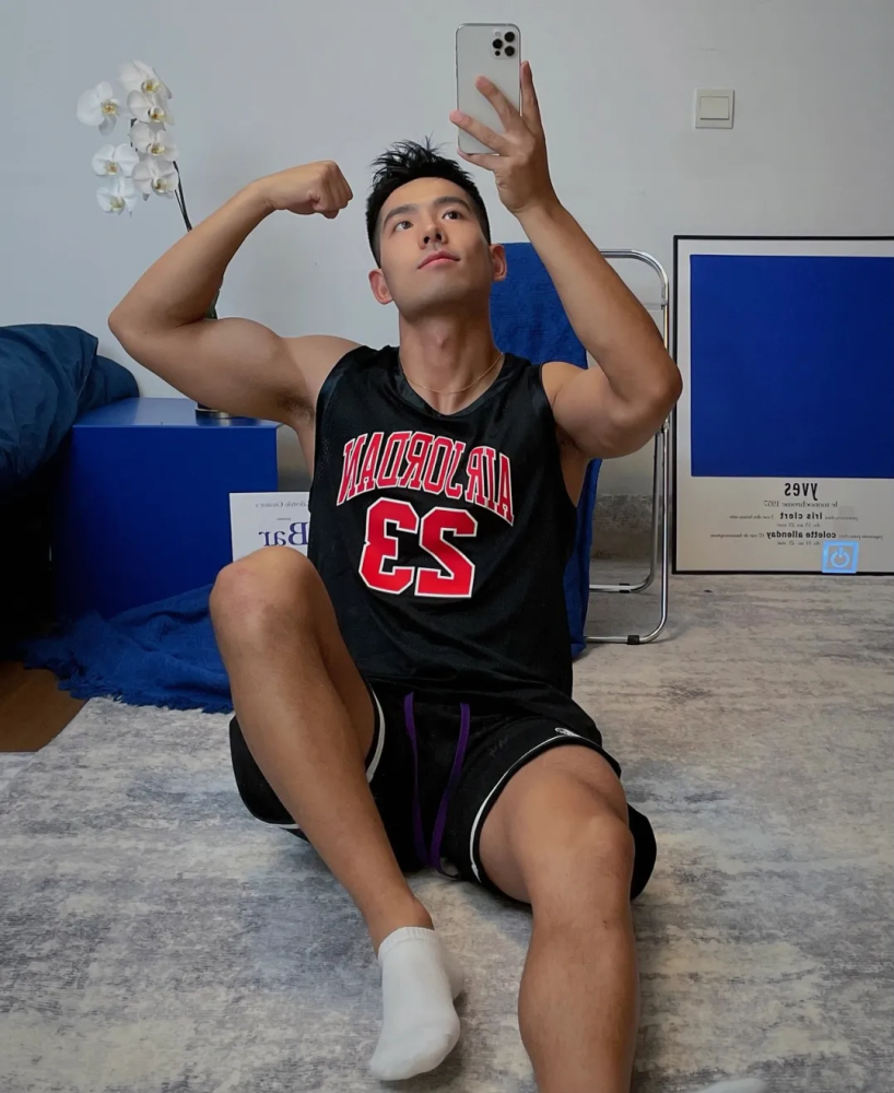 肌肉体育生大秀身材学会了你也能掌握流量密码爱了