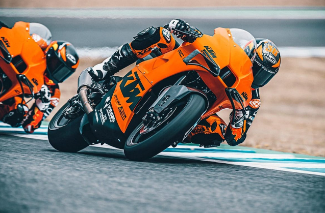 Ready To Race！KTM发布市售仿赛RC 8C，强就一个字！