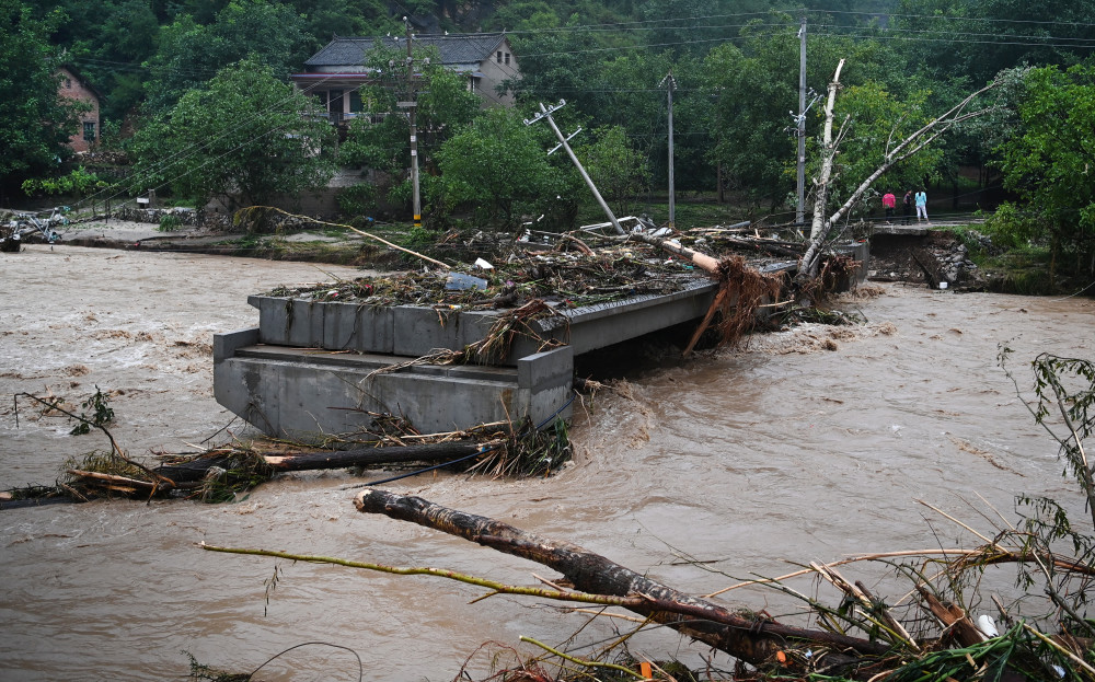 (社会)陕西洛南:暴雨来临 安置群众