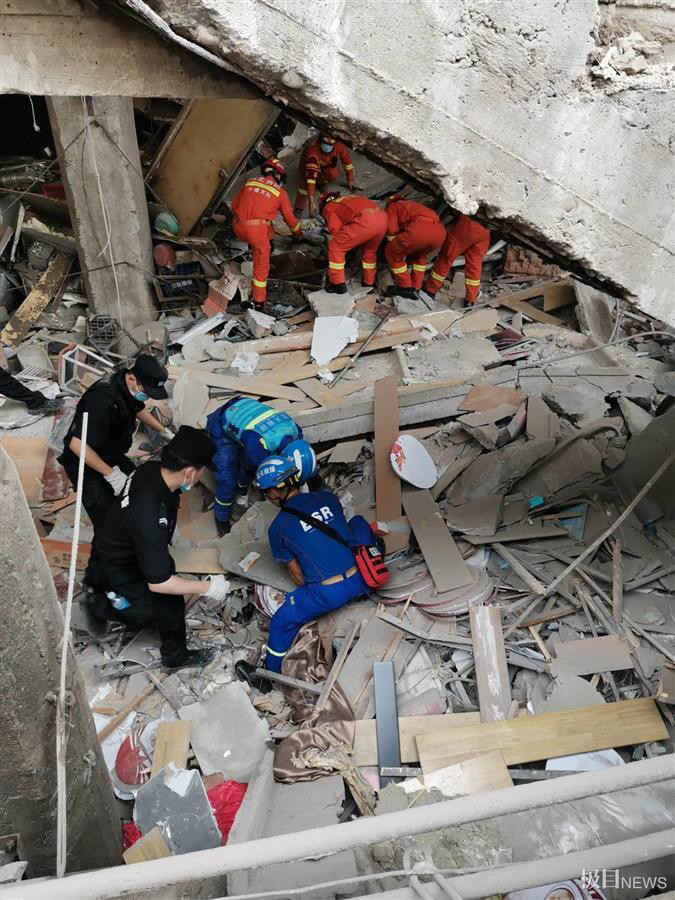 十堰市张湾区艳湖社区集贸市场发生燃气爆炸事故,造成26人死亡,138人