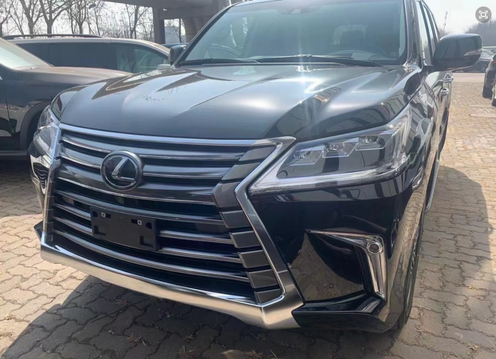 雷克萨斯LX570和路虎揽胜到底谁更强？收车老板给出了实际答案！