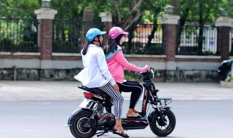 电动车的旧电池为什么是“抢手货”？内行人说出了实情，早知道多好