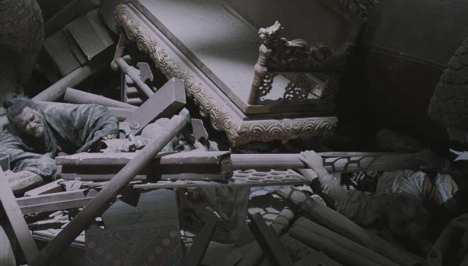 剧中有个场景:北宋的首都开封爆发地震了,皇帝本人居住的宫殿瞬间崩塌