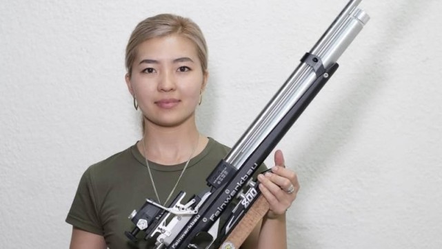 吉尔吉斯斯坦女旗手颜值出众笑容太甜 目标奖牌 22岁已是硕士