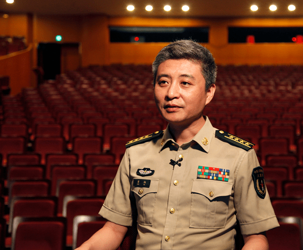 不理智的周炜二十多年从中专生到大校团长他的人生一路顺风