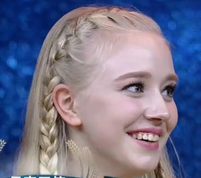 这件事过后,西塞尔收获了不少,在当地也人气大涨,吸引了不少当地人的