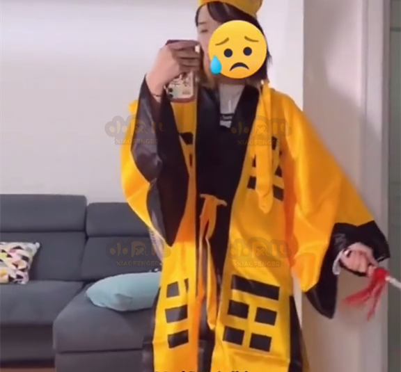 湖北武汉女子网购汉服盲盒收到一套抓鬼服