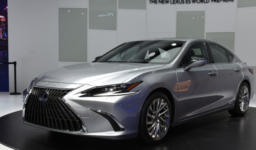 8月16日，新款雷克萨斯ES开启预售，29.6万起，没白等！
