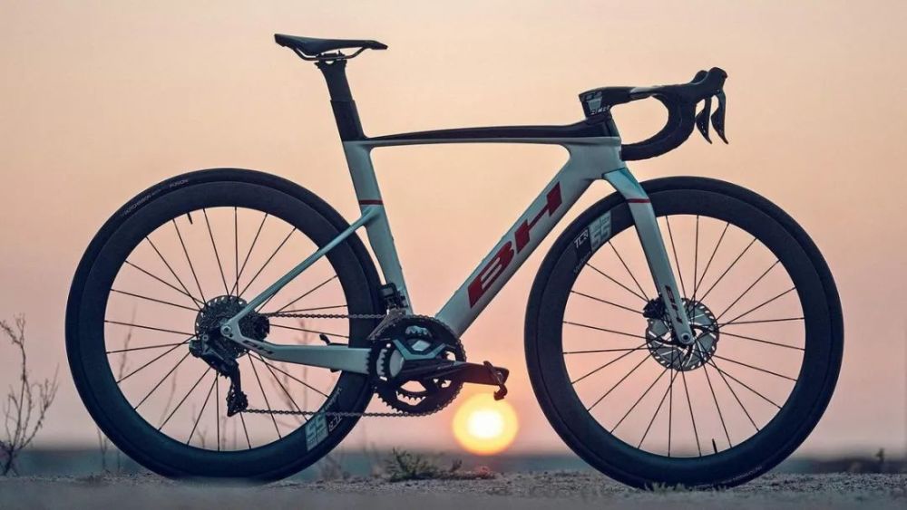 又一“综合”车型上市 BH Aerolight轻量化气动公路车