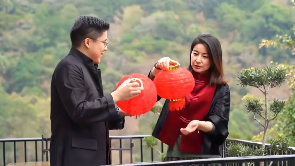 奥运赛场外的狗粮，霍启刚机场送别郭晶晶，夫妻俩你侬我侬太甜蜜