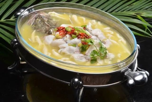明炉酸汤桂鱼