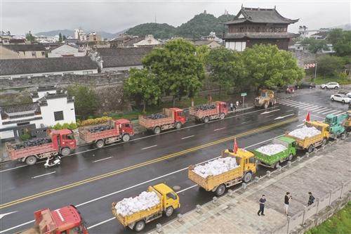 沙包运输车随时待命