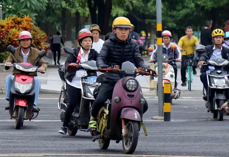 最伤电池的3个充电习惯，学会避免它后，电动车再多用2年不成问题